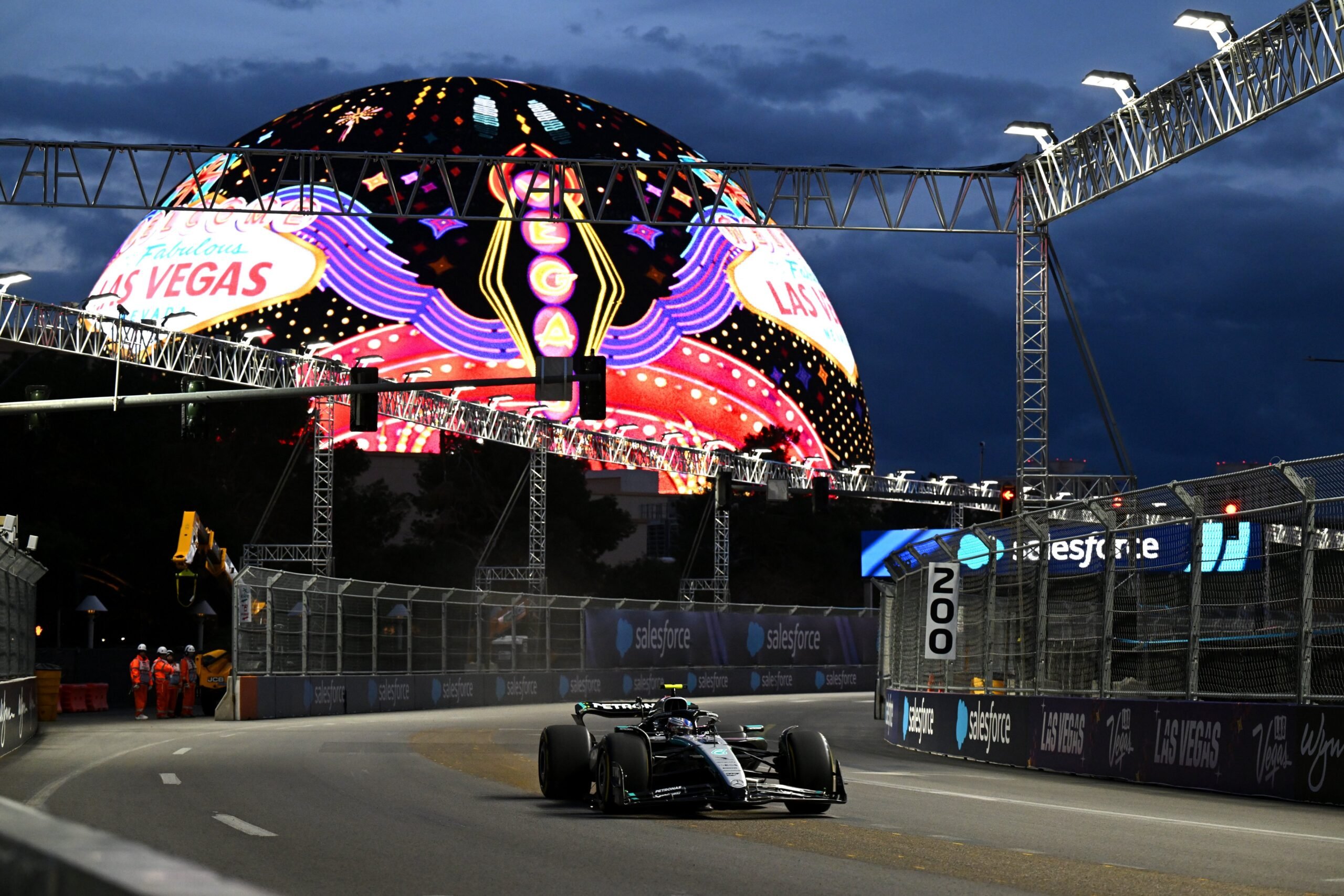 F1: McLaren lidera ritmo e disputa pela pole pega fogo em Las Vegas