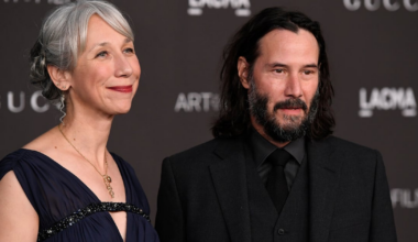 é o comentário sobre a namorada de Keanu Reeves, que vem recebendo elogios – Metro World News Brasil