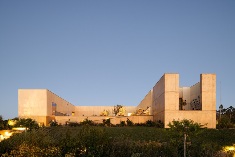 Praia do Canal Nature Resort / Atelier Bugio - Imagem 1 de 23