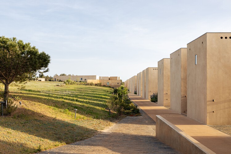 Praia do Canal Nature Resort / Atelier Bugio - Imagem 6 de 23