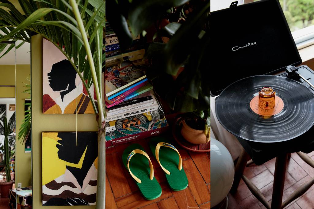 Quadros de pintura, chinelo verde no chão e disco de vinil.