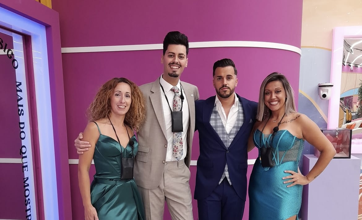 Grupo dos Frescos recebem novo avião de apoio, mas fãs excluem Marisa do grupo e deixam 'bicada'