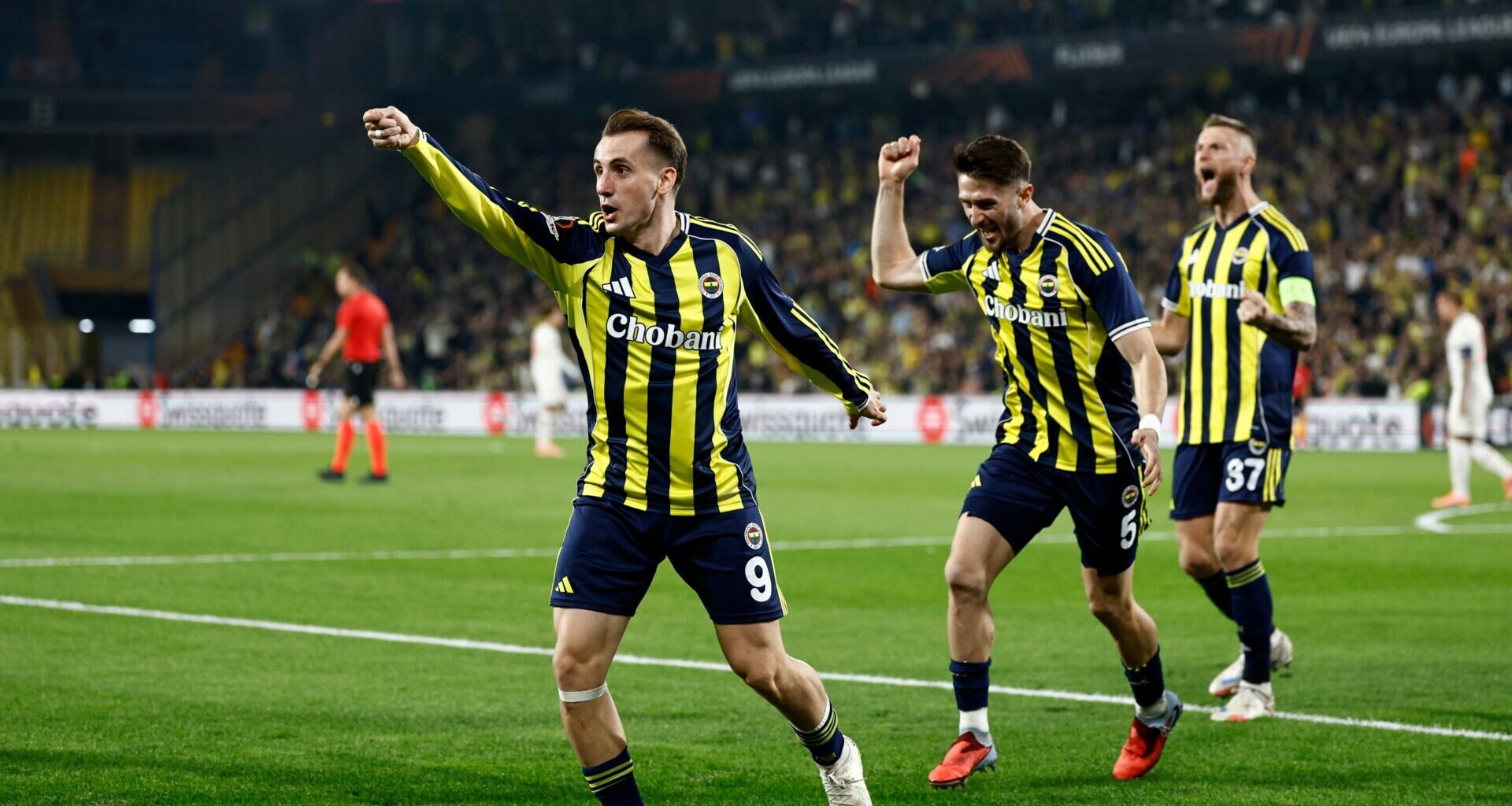 Kerem Akturkoglu processado pela Warner Bros