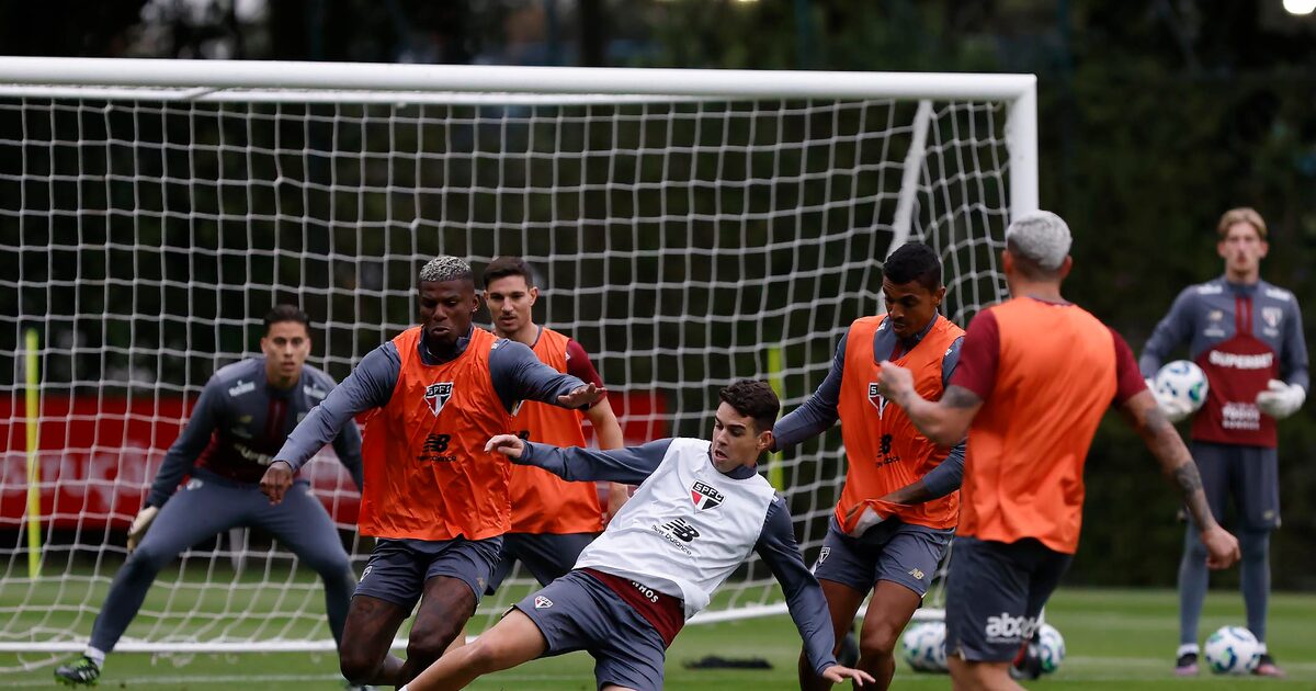 Oscar é levado ao hospital após problema cardiológico sentido em exame no São Paulo