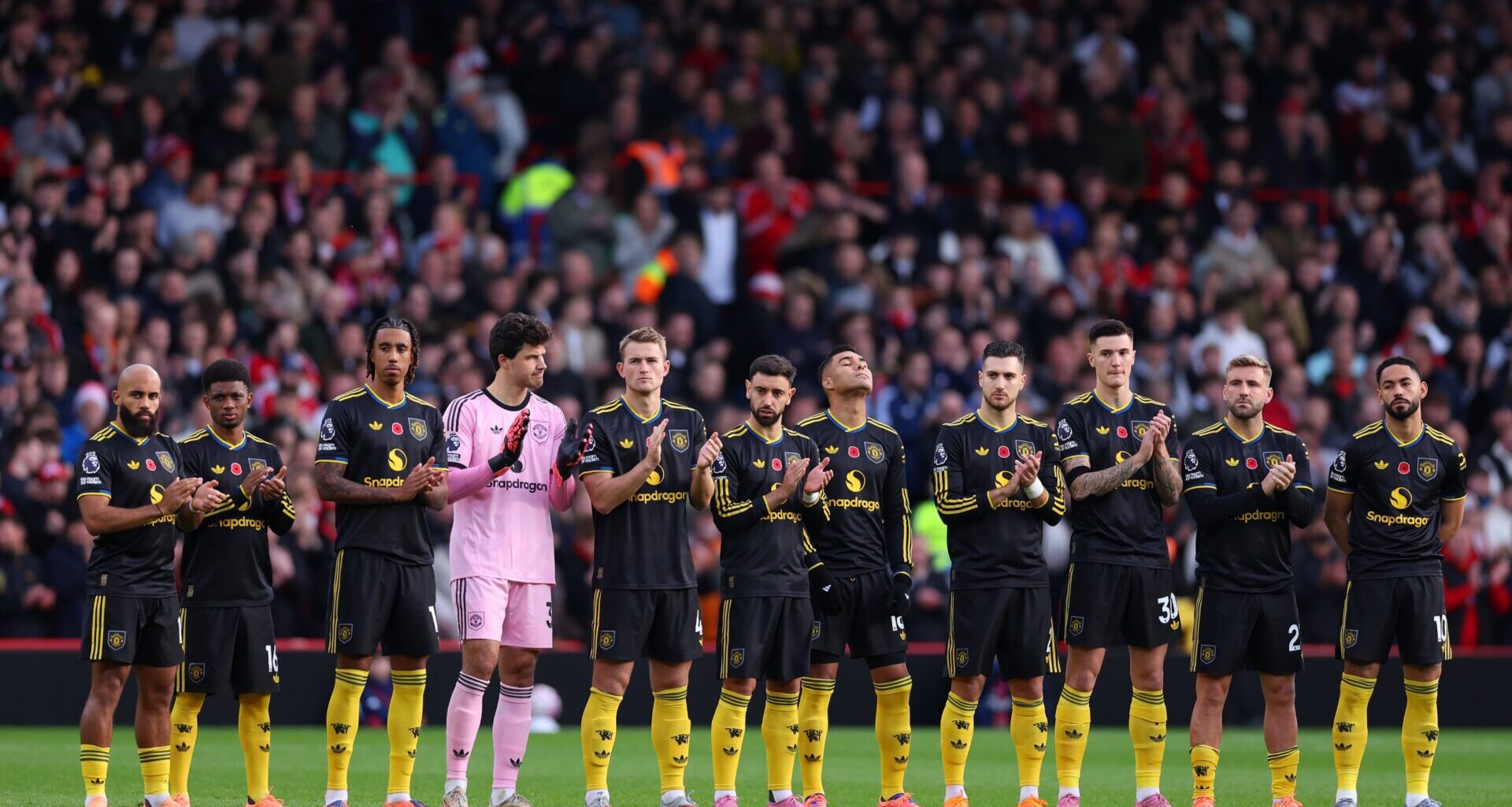 Manchester United de Ruben Amorim chega aos 120 milhões de euros por dupla da Bundesliga