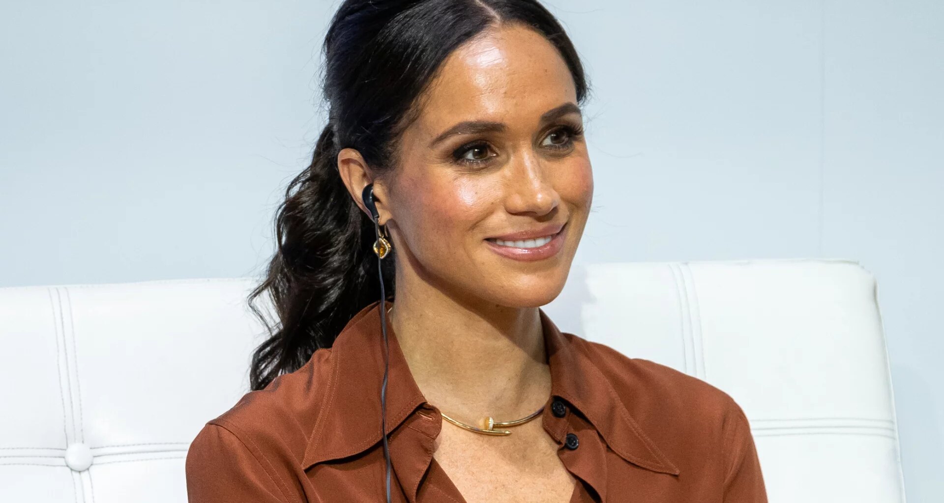 Meghan Markle é acusada de pegar vestido “escondido” de ensaio para revista e equipe se manifesta