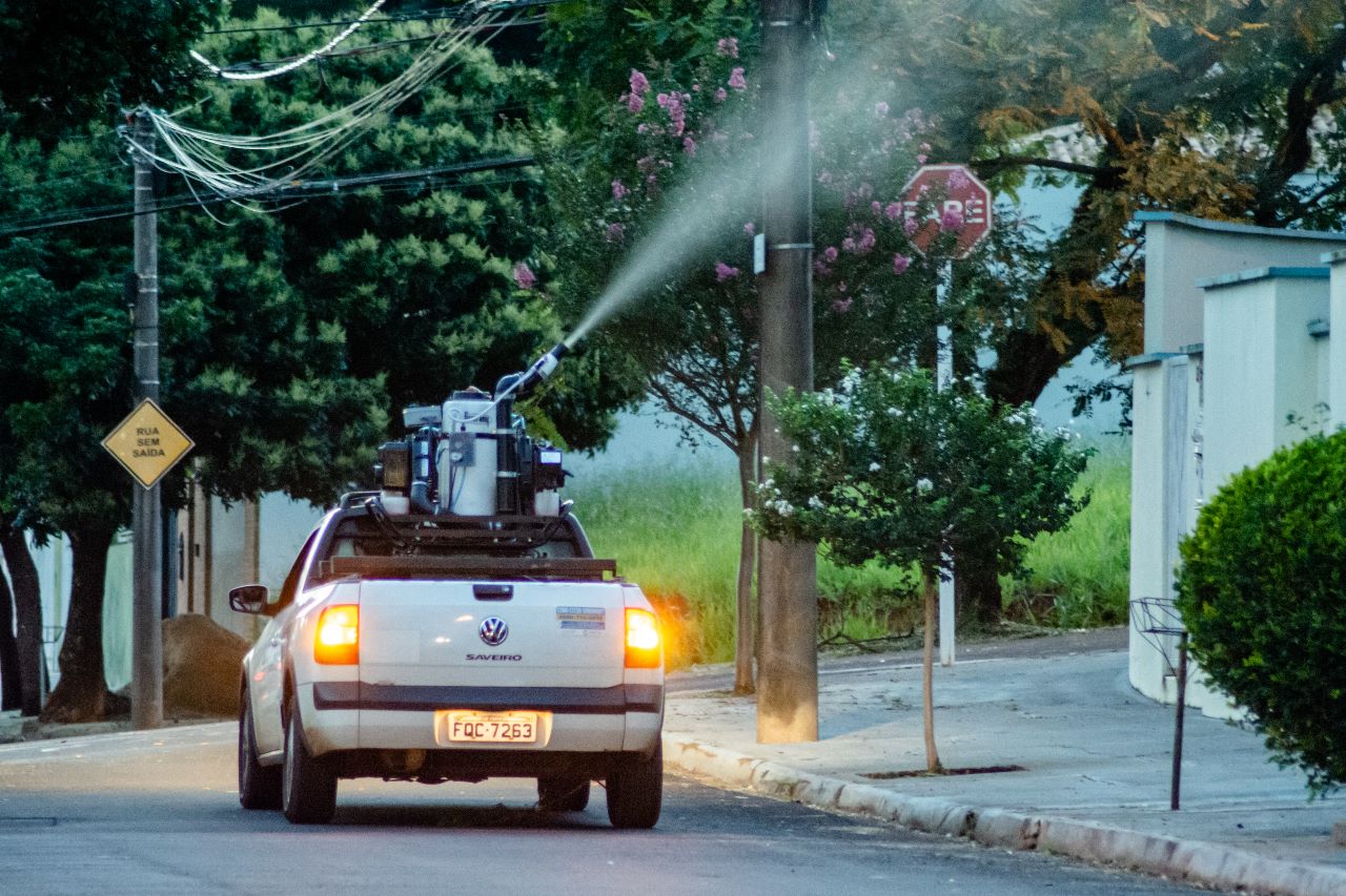 Vigilância intensifica combate ao Aedes com aplicação de larvicida em bairros de Botucatu