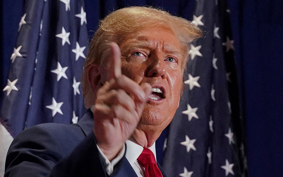 BBC acusada de editar seletivamente um vídeo de Trump do dia do ataque ao Capitólio