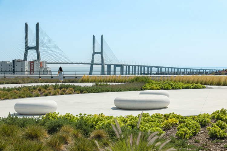 Oriente Green Campus  / LJ-Group Landscape Architecture + Saraiva + Associados + Kohn Pedersen Fox (KPF)  - Imagem 8 de 24