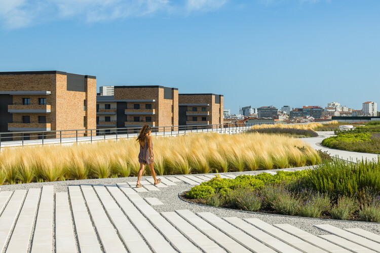 Oriente Green Campus  / LJ-Group Landscape Architecture + Saraiva + Associados + Kohn Pedersen Fox (KPF)  - Fotografia de Exterior