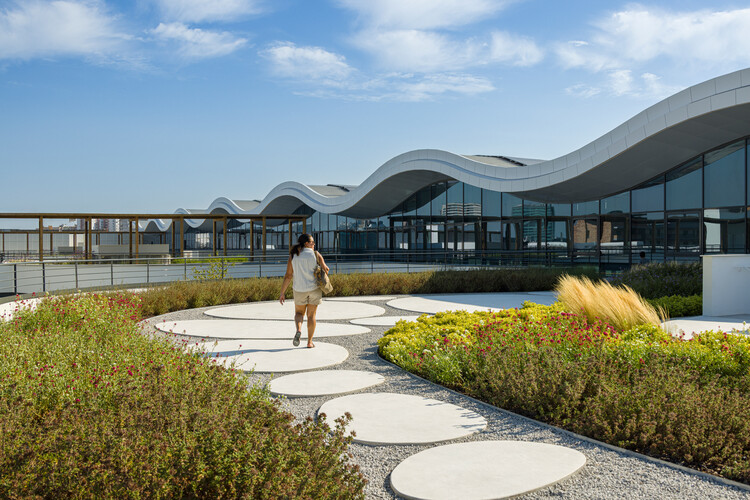 Oriente Green Campus  / LJ-Group Landscape Architecture + Saraiva + Associados + Kohn Pedersen Fox (KPF)  - Fotografia de Exterior