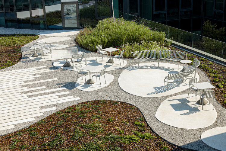 Oriente Green Campus  / LJ-Group Landscape Architecture + Saraiva + Associados + Kohn Pedersen Fox (KPF)  - Imagem 18 de 24