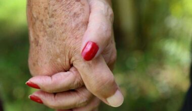 Atraso no diagnóstico e estigma dificultam o cuidado de pessoas com demência no Brasil