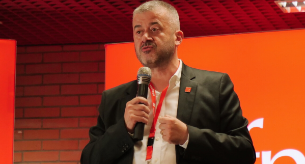 "o encerramento total [das escolas] é uma possibilidade real e plenamente legítima"