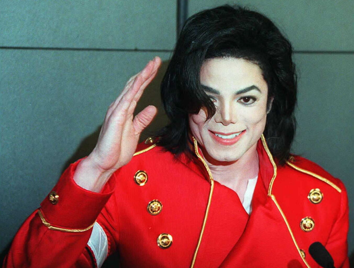 Documentos inéditos voltam a colocar Michael Jackson sob suspeita