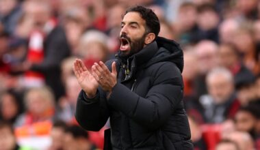 Manchester United prepara investimento de 280 milhões de euros para contratar 3 jogadores para o meio-campo