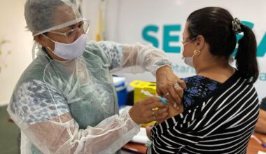 Dez unidades de saúde da Prefeitura de Manaus ofertam vacinação contra influenza neste sábado