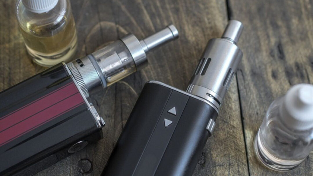 Uso de cigarros eletrônicos impulsiona aumento do tabagismo no Brasil, alertam especialistas