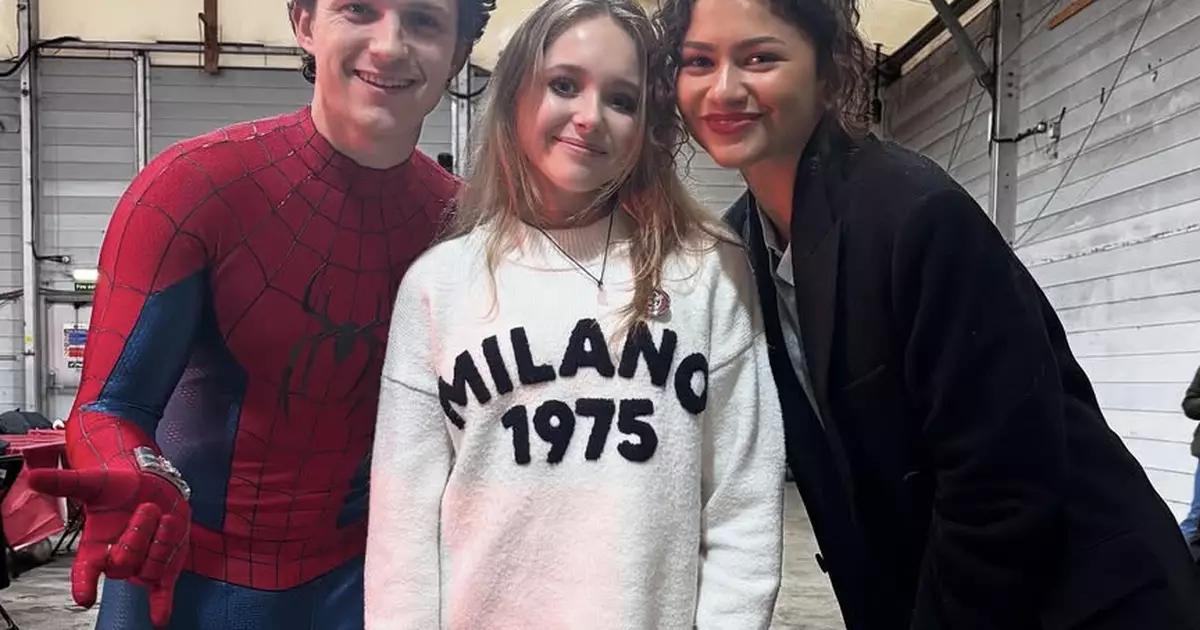 Homem-Aranha: Um Novo Dia | Tom Holland surge de uniforme com Zendaya