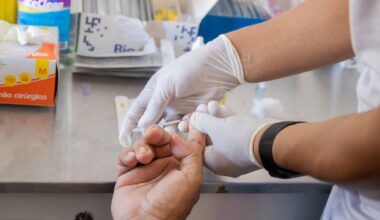 ‘Dezembro Vermelho’ tem início com oferta de exames e serviços no mercado Adolpho Lisboa