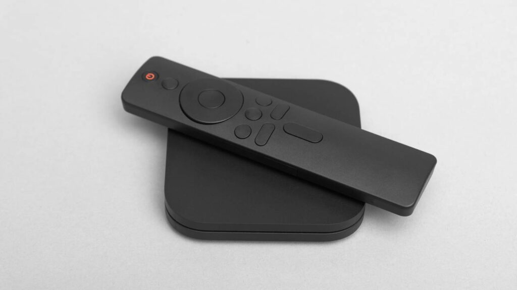 Esse dispositivo simples tem o poder de transformar sua TV antiga em uma Smart TV poderosa