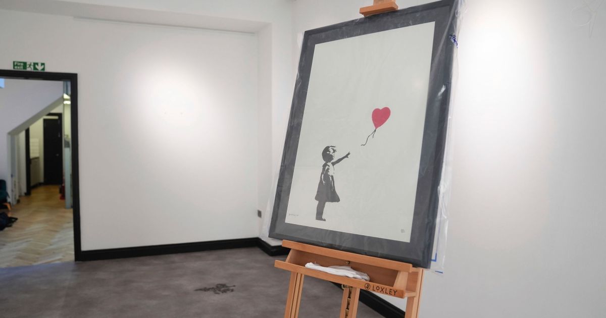 Homem é condenado por roubar pintura "Menina com Balão", de Banksy