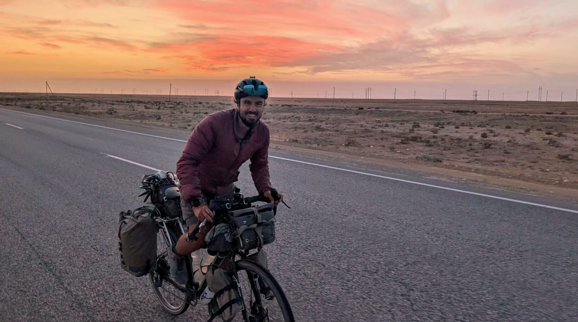 Algarvio está a dar a volta ao mundo de bicicleta numa viagem de um ano: "Estou sempre a pensar onde vou dormir e comer"