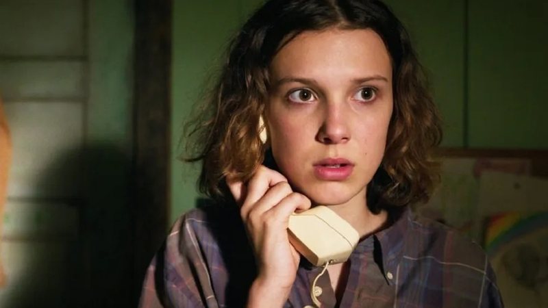 Millie Bobby Brown teria sido assediada por colega de 'Stranger Things', diz jornal