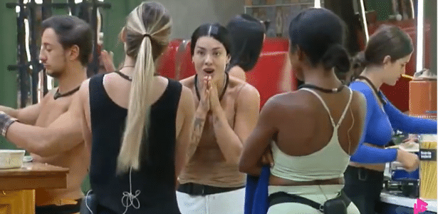 A Fazenda 2025: Saory e Rayane discutem na cozinha