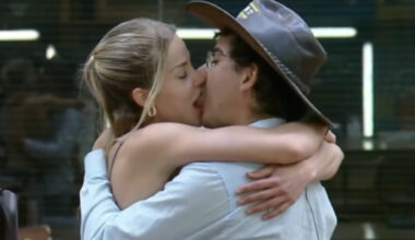 A Fazenda: Dudu chama Saory para "fazer" bebê: "Deixa a jiripoca piar!"