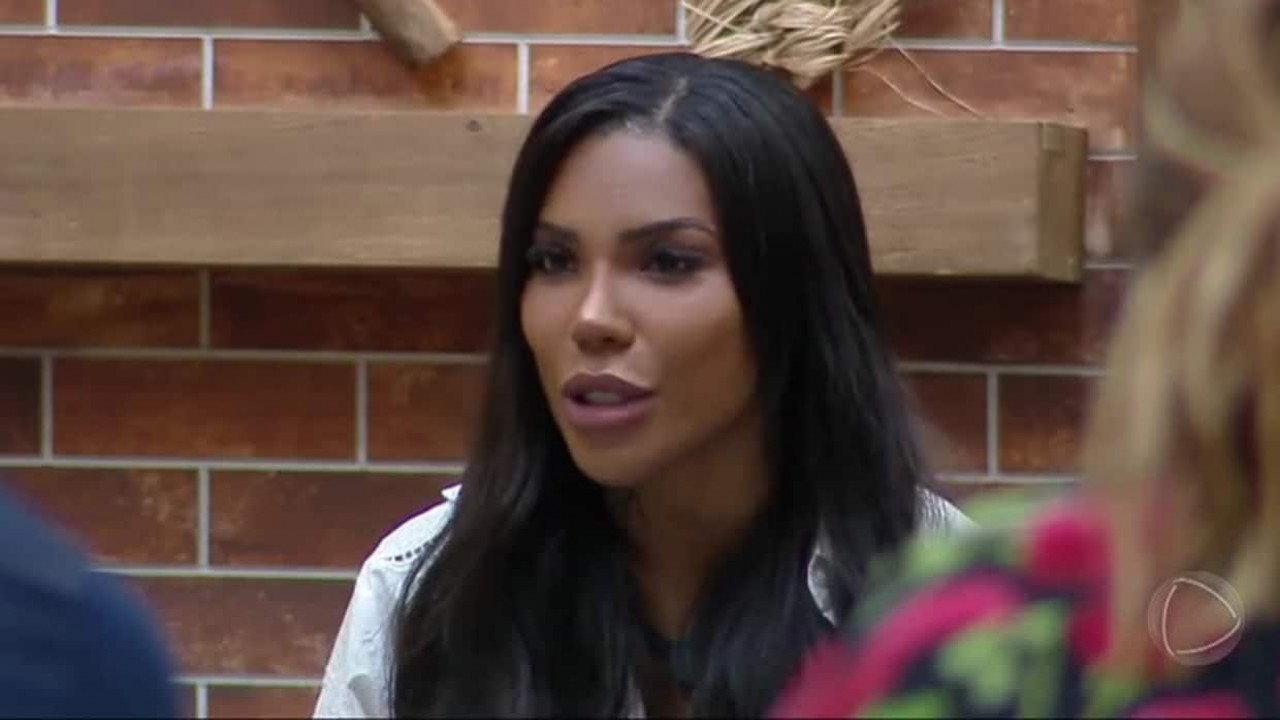 Equipe de Carol Lekker processa deputado que pediu prisão da peoa