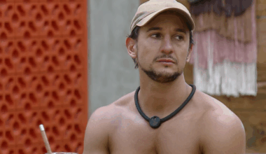 "A Fazenda": Peão conta que expulsou noiva de casa ao descobrir traição