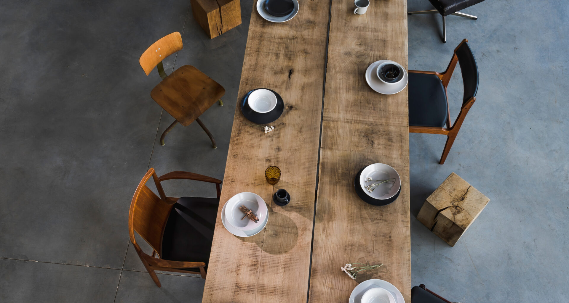 Porque é que a GenZ gosta tanto de fazer refeições em mesas comunitárias?