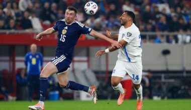 Pavlidis substituído após queixas no joelho esquerdo