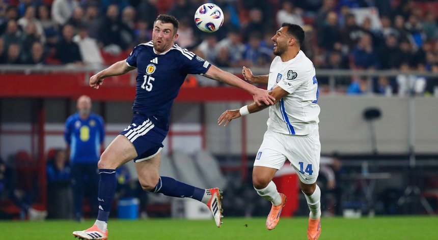 Pavlidis substituído após queixas no joelho esquerdo