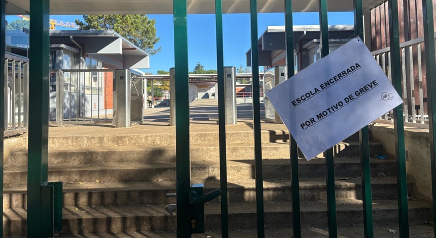 Greve na função pública com adesão de cerca de 80% nos setores da Educação e Saúde