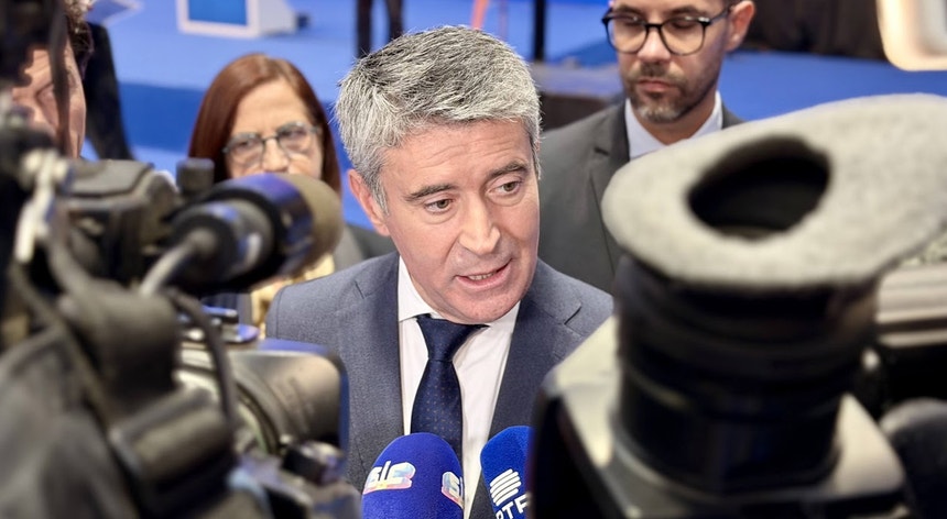 Carneiro pede a Montenegro que intervenha em relação a estudantes vindos da Ucrânia