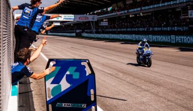 Álex Márquez vence sprint após briga intensa com Acosta