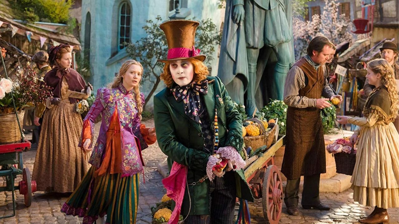 Imagem promocional de "Alice Através do Espelho"