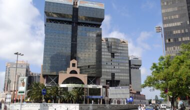 Incêndio junto a centro comercial das Amoreiras em Lisboa