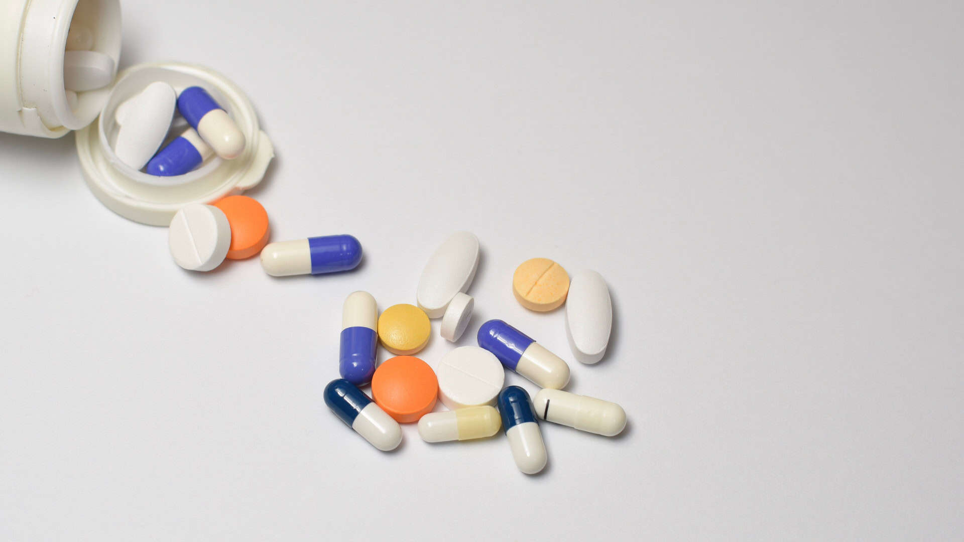 Projeto usa IA para criar novos antibióticos contra superbactérias