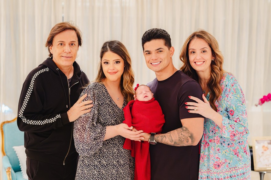 Filha de Tom Cavalcante fala sobre a maternidade e elogia o marido Cristiano Deyvid: “Participa de tudo”