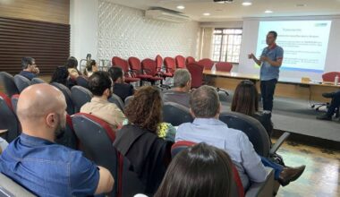 Imobiliárias de Jacareí recebem alertas sobre cuidados de prevenção à dengue