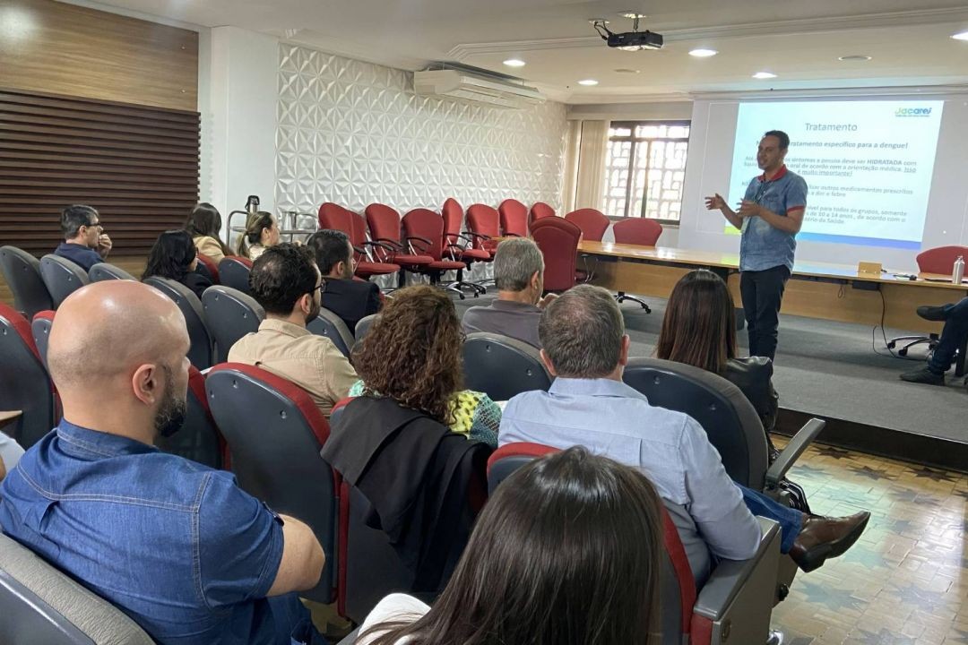 Imobiliárias de Jacareí recebem alertas sobre cuidados de prevenção à dengue