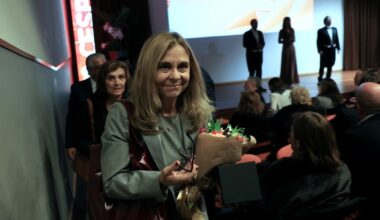 Ministra da Saúde situa problema na organização. "Com o que investimos devíamos ter respostas"