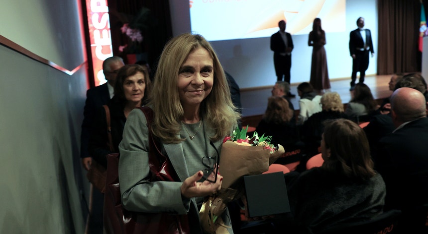 Ministra da Saúde situa problema na organização. "Com o que investimos devíamos ter respostas"