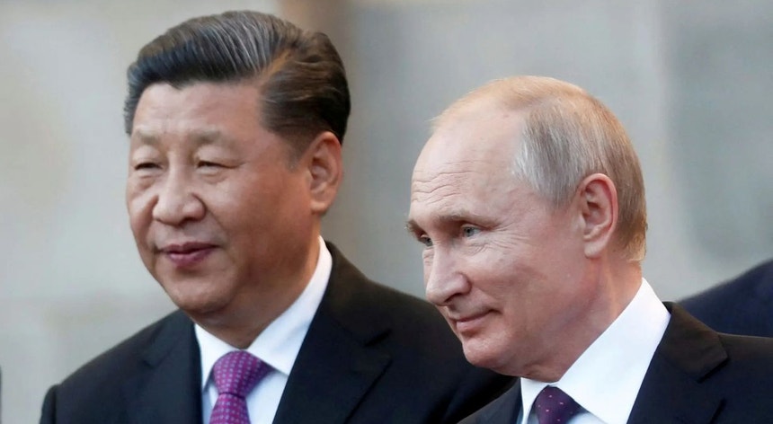 Xi Jinping descreve relação com Moscovo como "escolha estratégica"