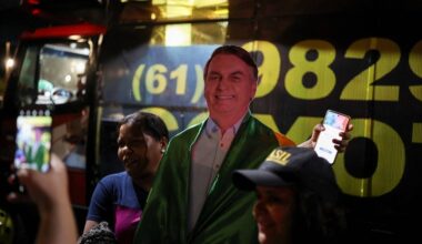 Bolsonaro assume quebra de pulseira eletrónica por "curiosidade"