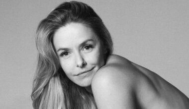 Ex-paquita Bianca Rinaldi posta foto nua e reflete sobre envelhecimento