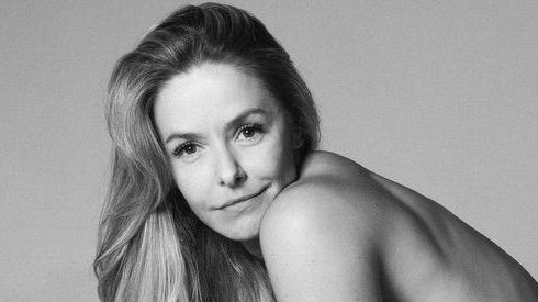 Ex-paquita Bianca Rinaldi posta foto nua e reflete sobre envelhecimento